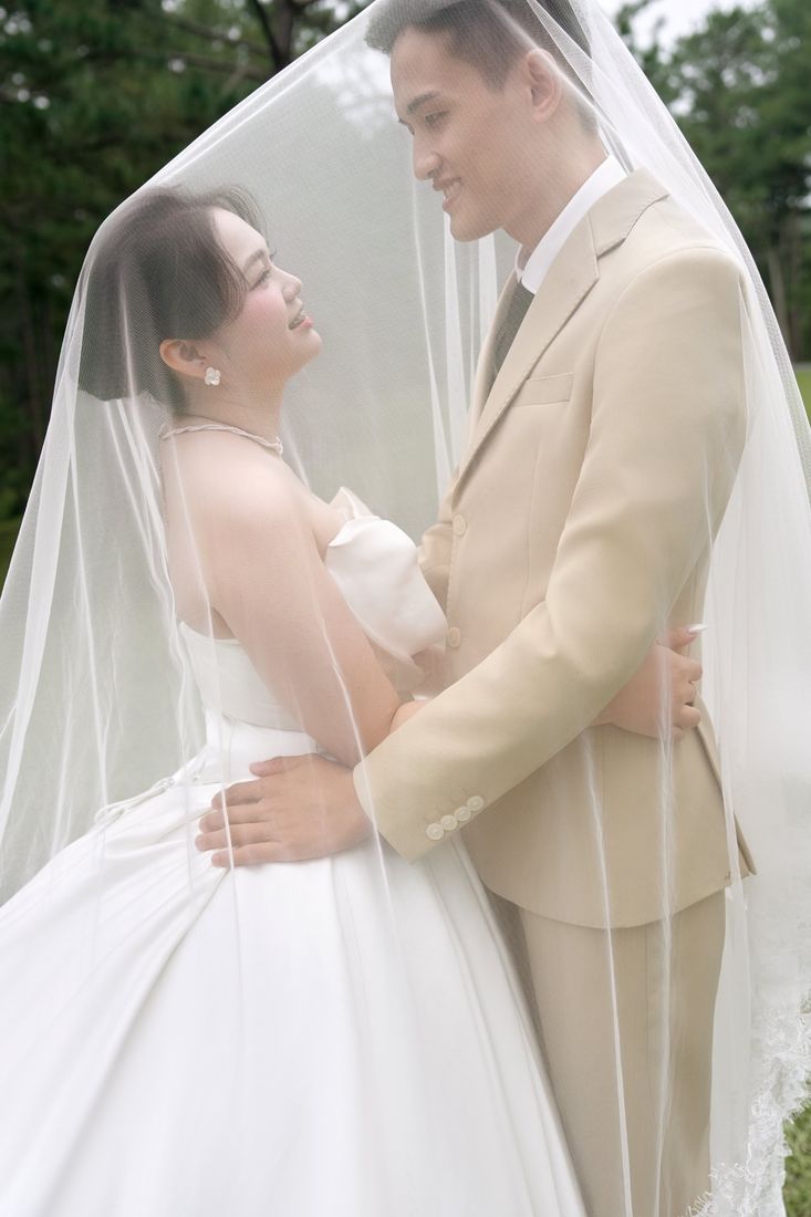Dưới tấm voan