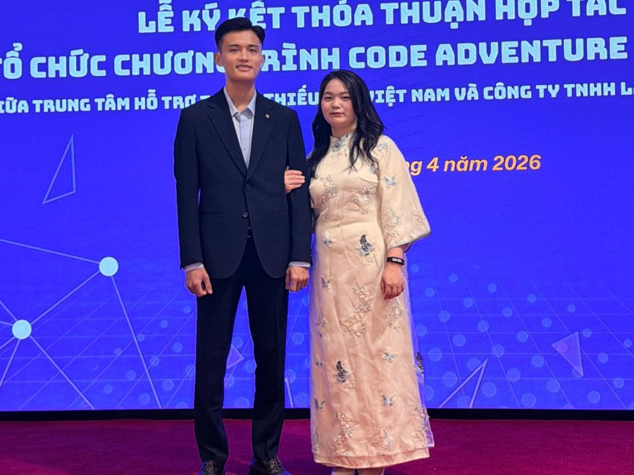 Sát cánh trong công việc